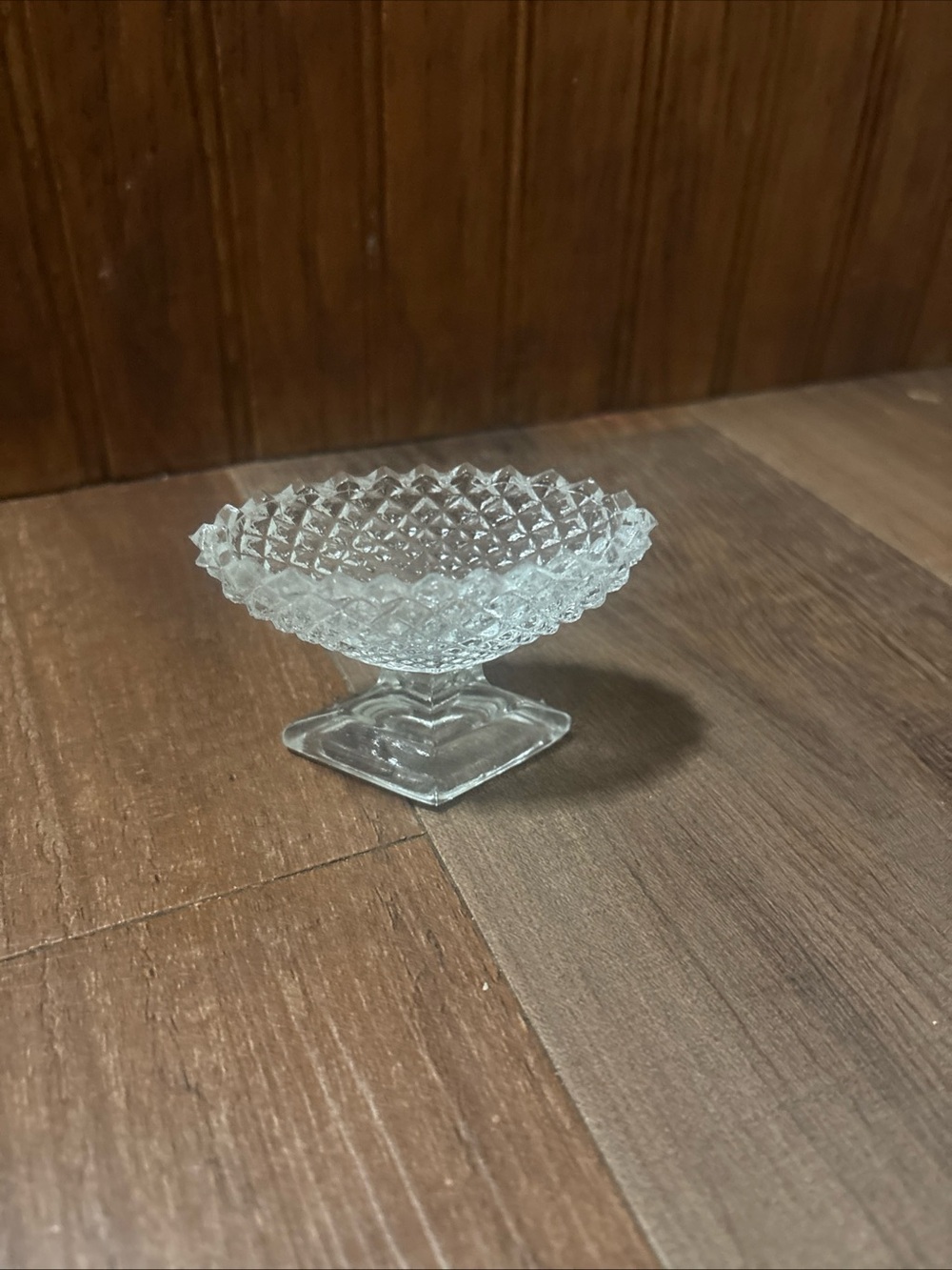 Crystal Glass Diamond-Cut Pedestal salt cellar - Clear